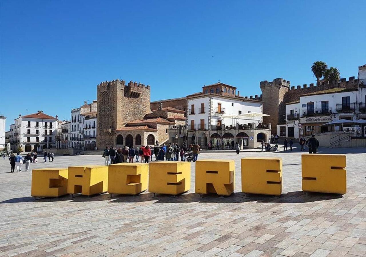 Elegante Apartamento Para 5 En El Centro De Caceres Con Wifi المظهر الخارجي الصورة